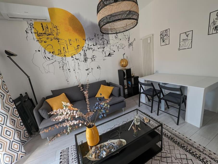 Bright Flat Just 10 Minutes From The City Centre Como Exteriér fotografie
