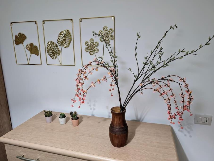Bright Flat Just 10 Minutes From The City Centre Como Exteriér fotografie