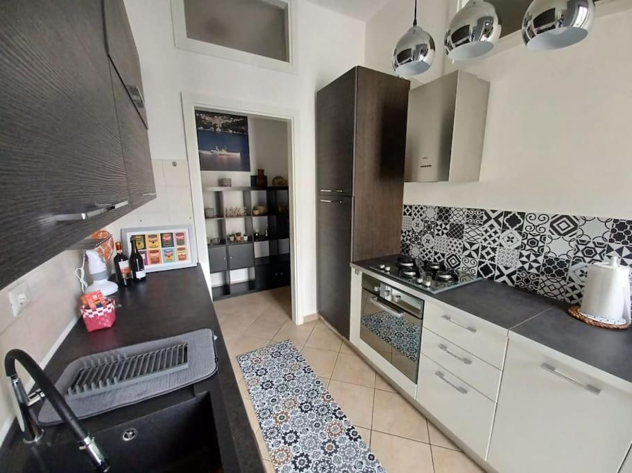 Bright Flat Just 10 Minutes From The City Centre Como Exteriér fotografie