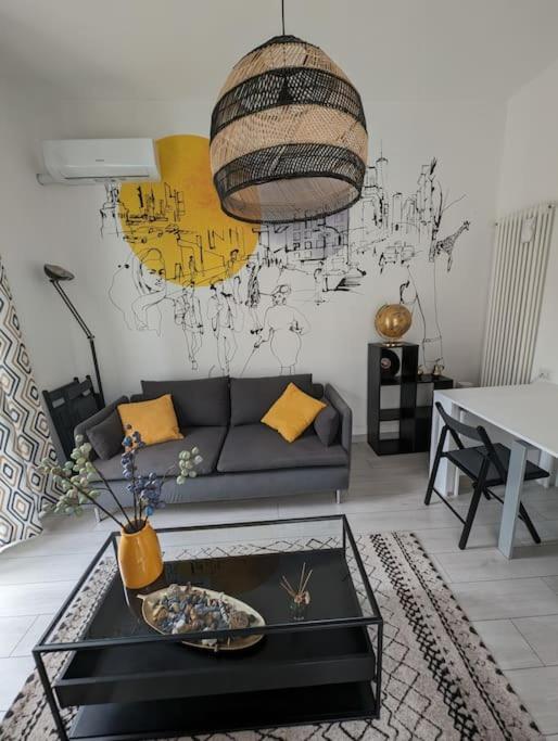 Bright Flat Just 10 Minutes From The City Centre Como Exteriér fotografie