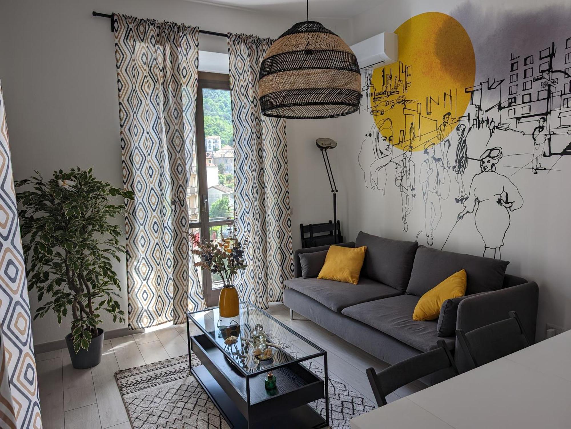 Bright Flat Just 10 Minutes From The City Centre Como Exteriér fotografie